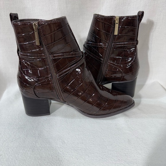 Ann Klein Akmakanda Elegant Brown Ankle Boots Size 9